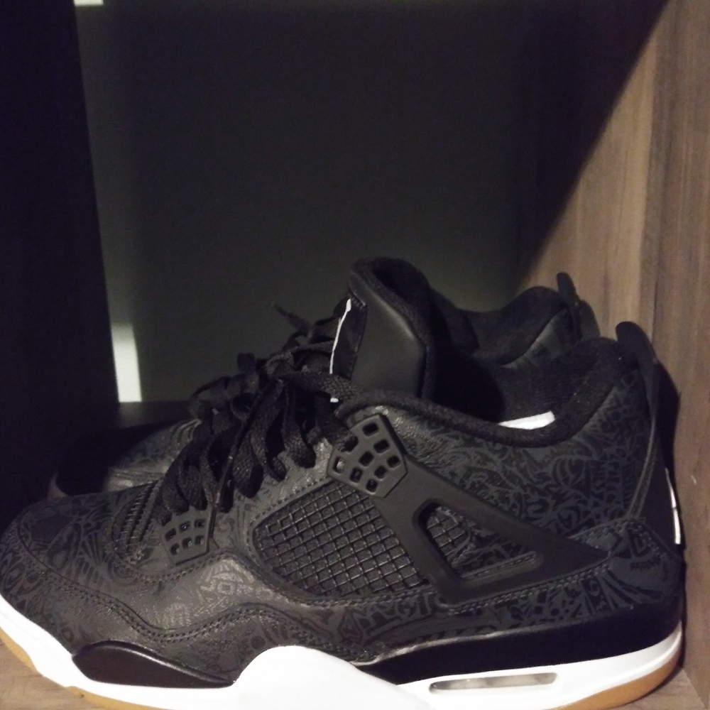 Jordan retro 4 SE Laser